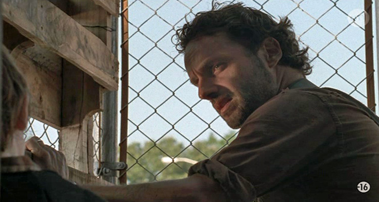 The Walking Dead : Rick gagne la bataille contre le Gouverneur, Andrea se fait mordre