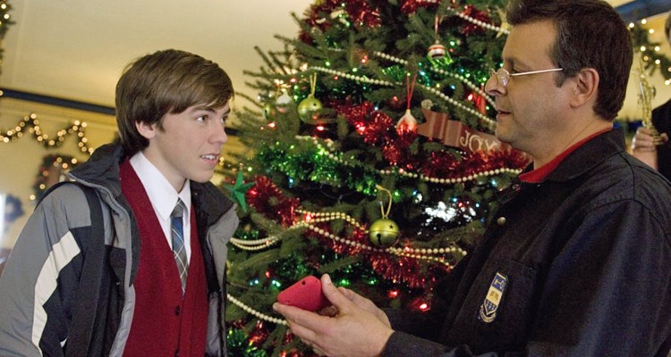 Il faut croire au Père Noël (M6) : Judd Nelson (Empire) face à des petites terreurs