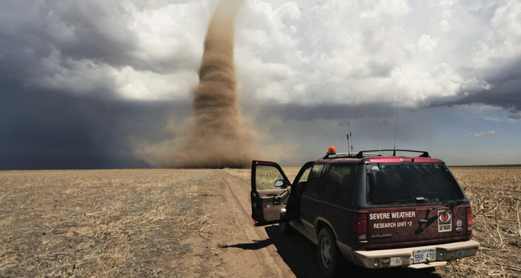 Traqueurs de tornades : Vincent, Chris, Tony et Julien affrontent les terribles tornades de la Tornado Alley