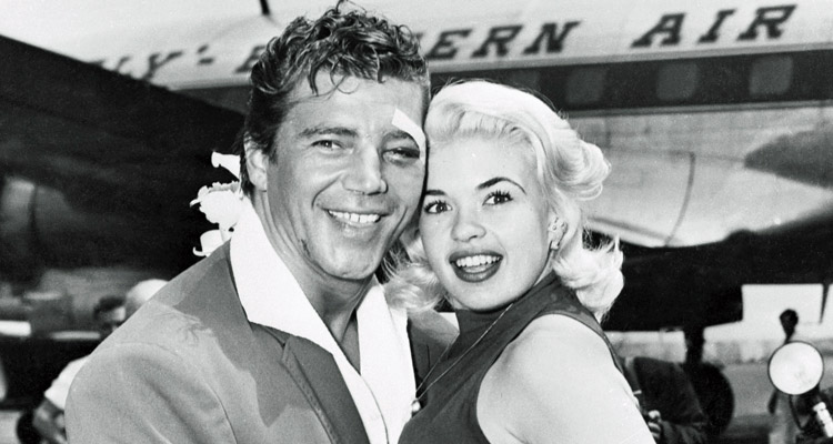 Jayne Mansfield : le destin tragique d’une blonde explosive comparée à Marilyn Monroe