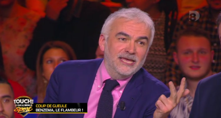 Touche pas à mon sport : Pascal Praud dénonce la « bêtise » et la « vulgarité » de Benzema, Estelle Denis stable 