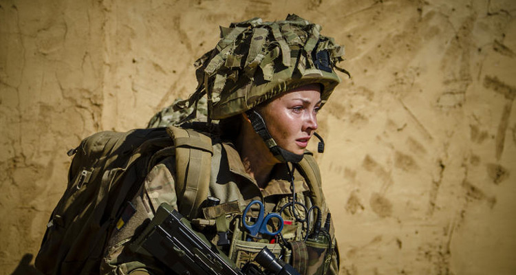 Molly, une femme au combat : Lacey Turner (EastEnders) sauve la vie de Iwan Rheon (Game of Thrones) dans la nouvelle série d’Arte