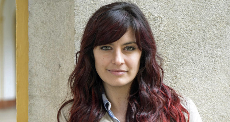 Après La Vengeance aux yeux clairs sur TF1, Laetitia Milot devient « La femme aux cheveux rouges » sur France 3