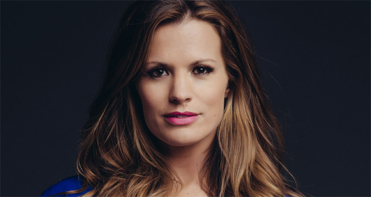 Melissa Claire Egan (Les Feux de l’amour) : « Je peux garantir que les téléspectateurs français n’ont pas fini d’être surpris par Chelsea »