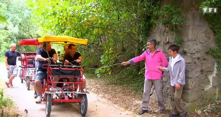 Bienvenue au camping : Michel et François soulignent la « disponibilité 24 heures sur 24 » de Laurence et Jean-Luc, avant l’ultime journée de compétition 