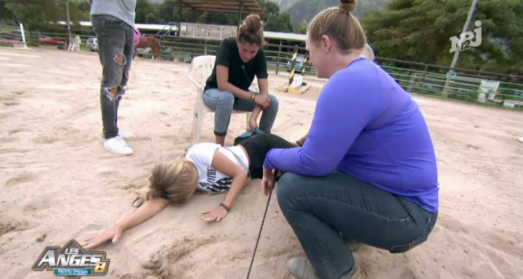 Les Anges 8 : Aurélie très déçue d’Andréane, Mélanie victime d’une chute à cheval