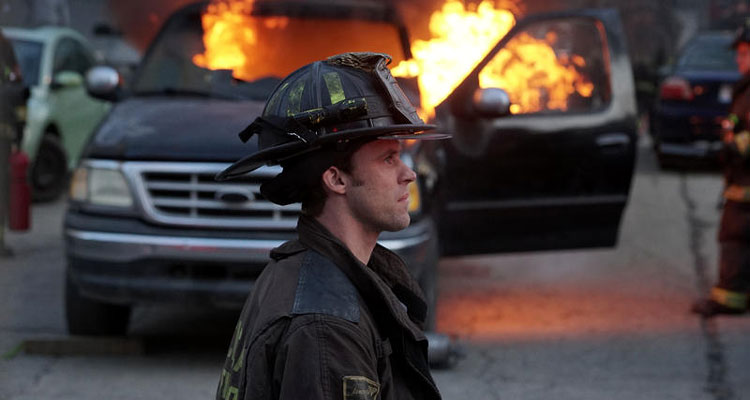 Chicago Fire : avant la saison 4, Matthew Casey en danger face à Jack Nesbitt, la caserne 51 divisée