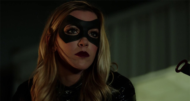 Arrow : Katie Cassidy (Laurel Lance) dans la saison 5 mais aussi dans Flash et Legends of Tomorrow