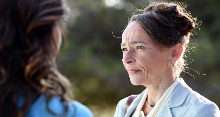 Camping paradis : Dominique Frot (Madame Vergneaux dans Soda) prête à inspecter le camping de Laurent Ournac