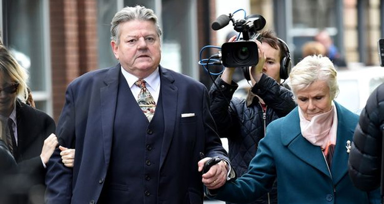 National Treasure : Robbie Coltrane et Julie Walters (Hagrid et Molly dans Harry Potter) face aux accusations d’abus sexuel