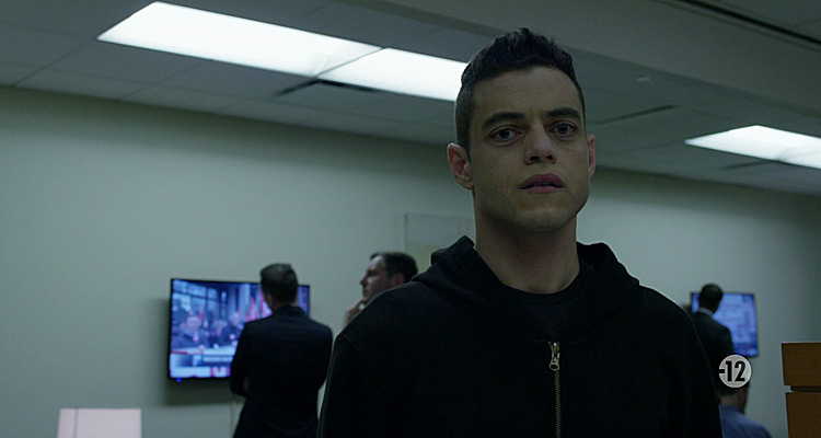 Mr Robot : le piratage sème le chaos avant la saison 2, la série à son plus bas niveau