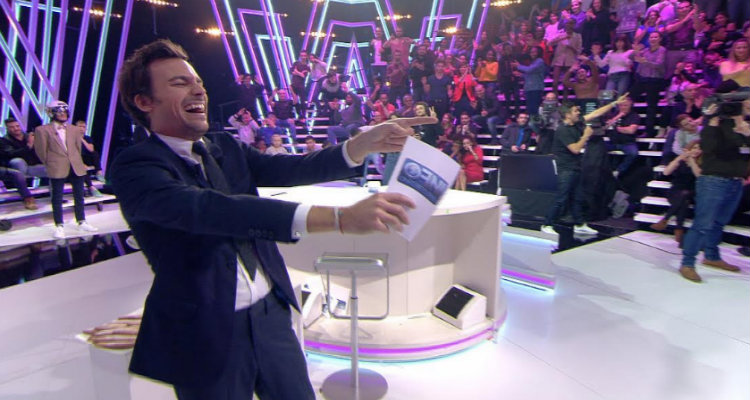 OFNI - L’info retournée : Bertrand Chameroy s’essaye au Mannequin challenge et repart à baisse dans les audiences