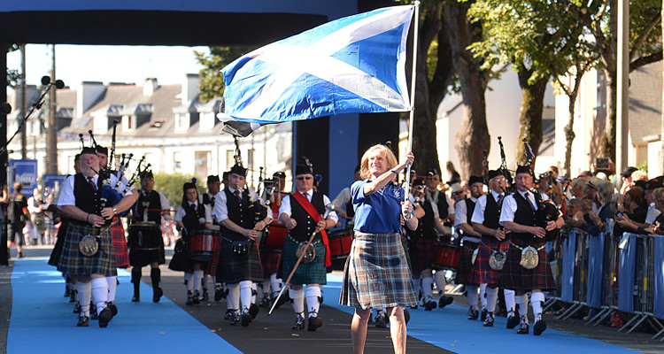 Festival interceltique de Lorient 2017 : la Grande Parade des nations celtes avec l’Ecosse à l’honneur