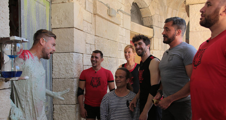 Fort Boyard : le Père Fouras reçoit Enora Malagré et Mokhtar (TPMP), Jeremstar, Rebecca Hampton (Plus belle la vie), Agustin Galiana (Clem), Brahim Asloum...