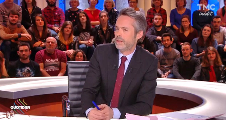 Quotidien : Yann Barthès devant Cyril Hanouna avec l’hommage à Johnny Hallyday Quotidien : Yann Barthès devant Cyril Hanouna avec l’hommage à Johnny Hallyday
