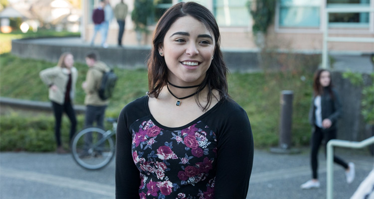 Une Princesse pour Noël (M6) : Nicole Muñoz (Once Upon a Time) prête à triompher au concours de la parade des roses