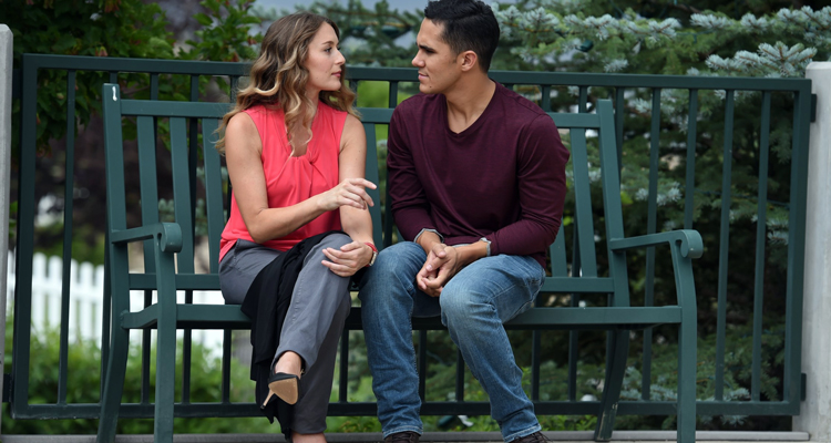 Noël en dansant (M6) : Alexa Vega (Mentalist) et son mari Carlos PenaVega (Urgences) réunis à l’écran sur une piste de danse